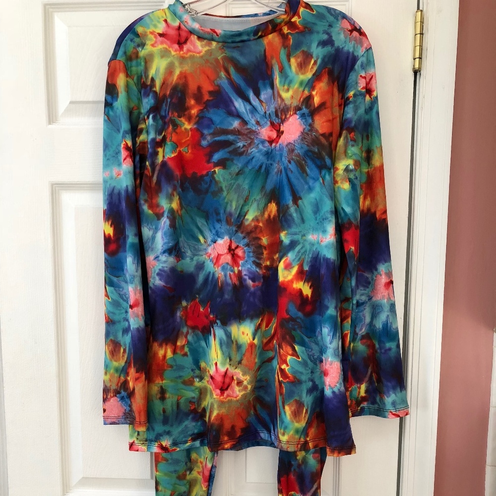 YOGA LEGGINGS AND TOPS TIE DYE